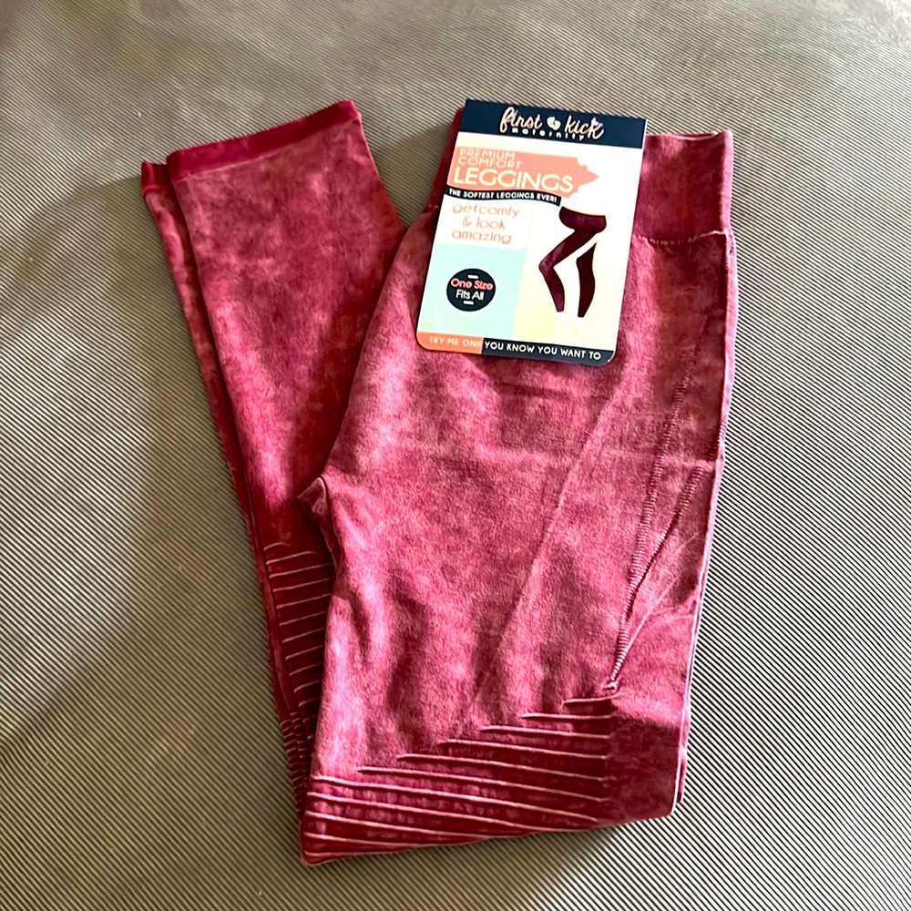 Maternity leggings NWT